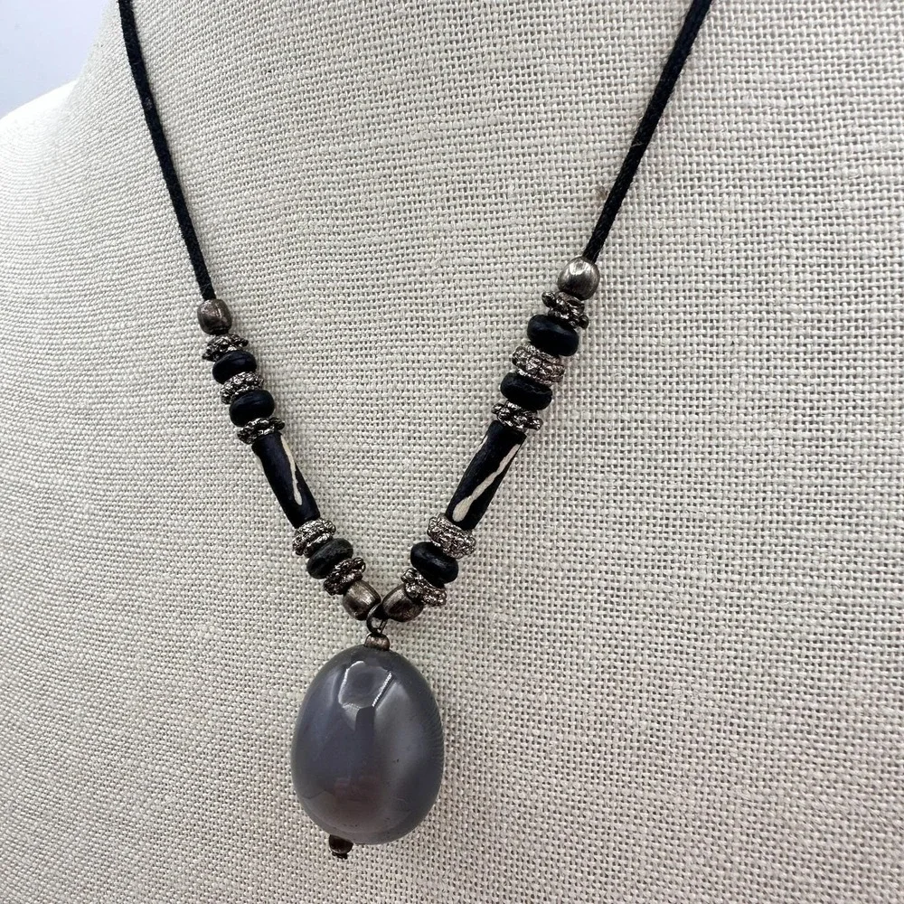 Vintage 90s Grey Agate Beaded Pendant Necklace Black Cord‎ Statement Jewelry Y2K